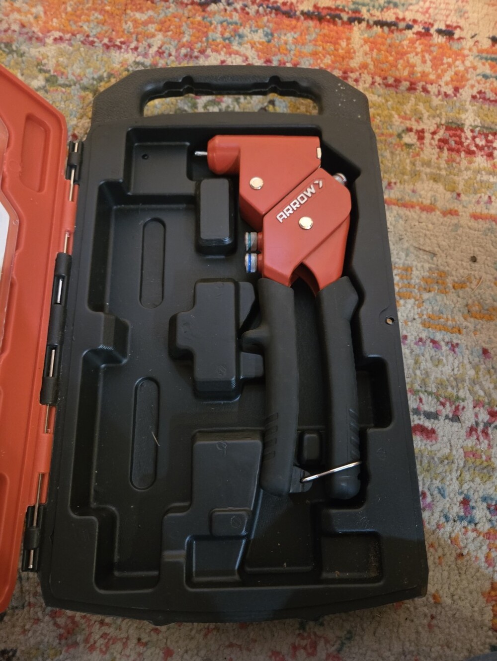 One Handed Swivel Riveter Tool - Picture 2 of 2